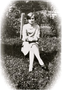HarrietSchneidenwind.1927.Backyard.front1
